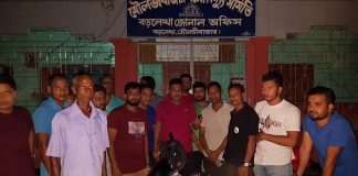 মৌলভীবাজারে লোডশেডিংয়ের প্রতিবাদে পল্লী বিদ্যুৎ কার্যালয়ে তালা দিয়েছে বিক্ষুব্ধ গ্রাহকরা