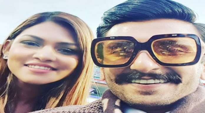 রণবীরের সেলফিবন্দি হয়েছেন অভিনেত্রী পিয়া