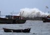 সাইক্লোন বায়ু ফের দিক পাল্টাল,যাচ্ছে গুজরাটেই