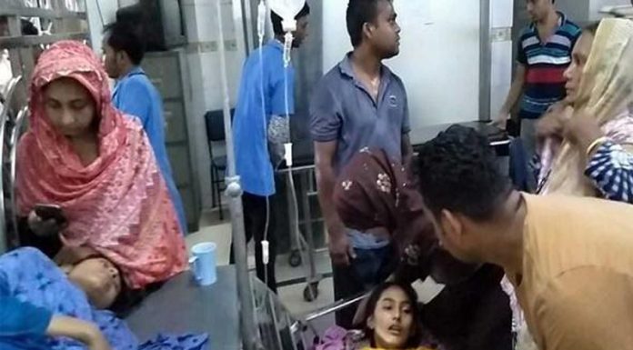 কুমিল্লায় হাসতে হাসতে জ্ঞান হারিয়ে ফেলেন ২৫ শিক্ষার্থী
