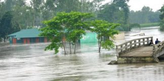 বন্যাকবলিত জেলাগুলোতে পানি কমলেও বাড়ছে খাবার ও বিশুদ্ধ পানির সংকট