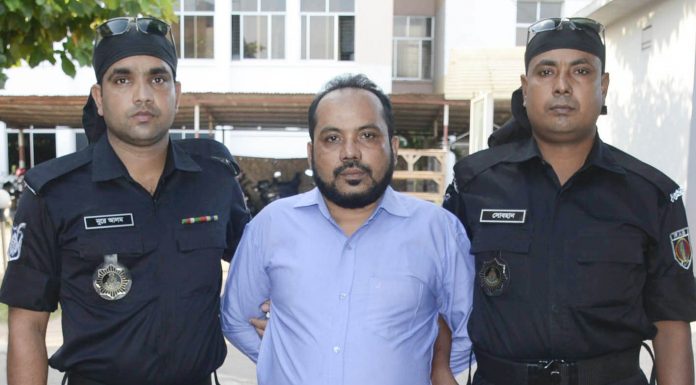 নারায়ণগঞ্জ থেকে ভুয়া ডাক্তার গ্রেফতার করেছে র্যাব