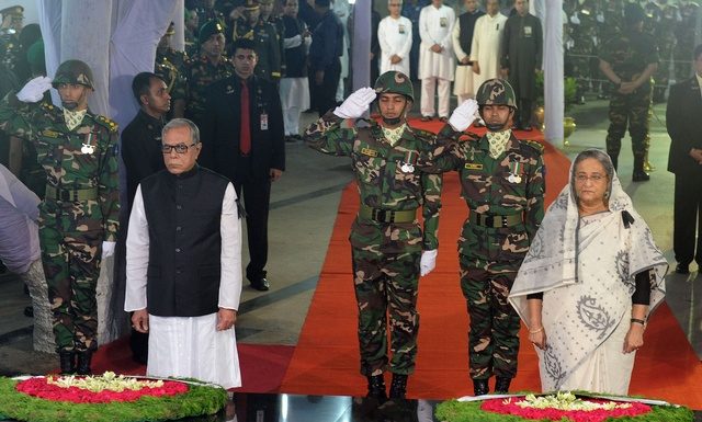 রাষ্ট্রপতি ও প্রধানমন্ত্রীর শ্রদ্ধা নিবেদন বঙ্গবন্ধুর প্রতিকৃতিতে