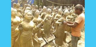 দুর্গাপূজাকে সামনে রেখে প্রতিমার জমজমাট হাট রাজারহাটে