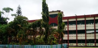 নীলফামারীতে কলেজ শিক্ষককে মারধরের প্রতিবাদে মানববন্ধন