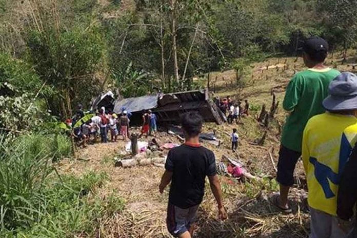 ফিলিপাইনে ট্রাক খাদে পড়ে শিশুসহ ২০ জন নিহত, আহত ১৪
