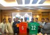 মেয়র গোল্ডকাপ আন্ত:ওয়ার্ড ফুটবল টুর্নামেন্টের জার্সি উম্মোচন করলেন চসিক মেয়র