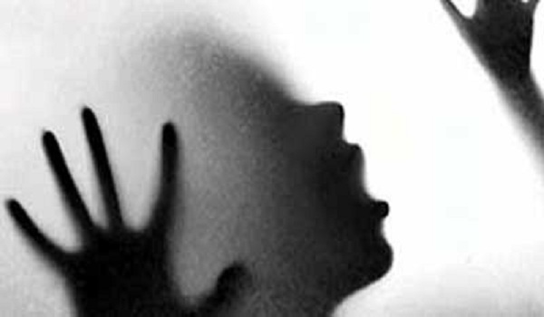 কলেজছাত্রী ধর্ষণ