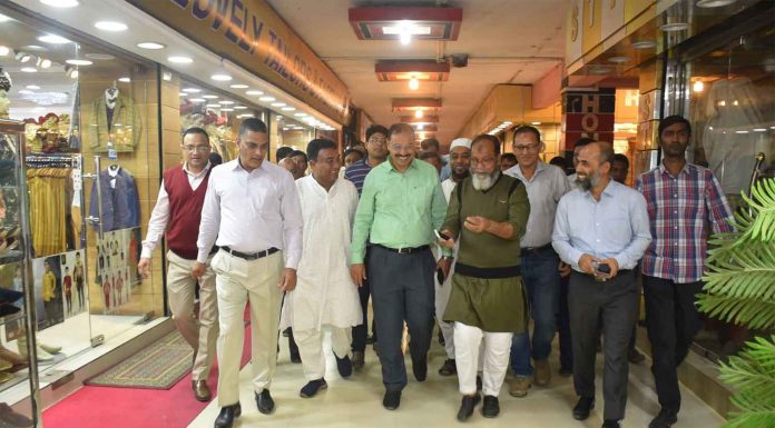 চিটাগাং শপিং কমপ্লেক্সের আধুনিকায়ন ও সৌন্দর্যবর্ধনের কাজ পরিদর্শন করলেন মেয়র