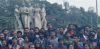 ঢাকা বিশ্ববিদ্যালয় প্রাঙ্গনে বিক্ষোভ মিছিল