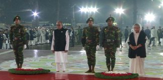একুশের প্রথম প্রহরে ভাষা শহীদদের প্রতি রাষ্ট্রপতি-প্রধানমন্ত্রীর শ্রদ্ধা নিবেদন