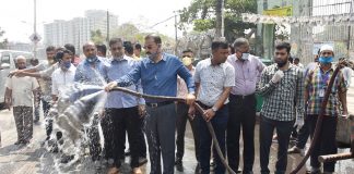 চসিকের প্রধান সড়কে জীবণুনাশক পানি ছিটানোর কার্যক্রম উদ্বোধন
