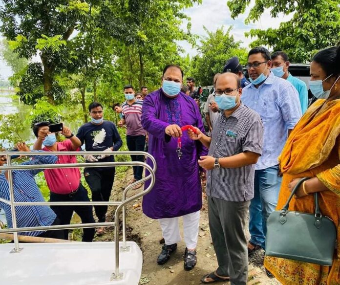 দুর্যোগকালীন সেবা প্রদানে রৌমারী উপজেলাকে ওয়াটার মিনিবাস প্রদান করলেন গণশিক্ষা প্রতিমন্ত্রী