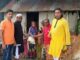 তাড়াইলের নগরকুল গ্রামের পানিবন্দী পরিবারে ত্রাণ বিতরণ