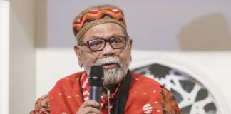 স্ত্রীর কবরের পাশে চিরনিদ্রায় শায়িত মুর্তজা বশীর