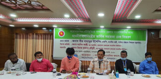 বান্দরবানে সাংবাদিকদেরকে অনুদানের চেক বিতরণ