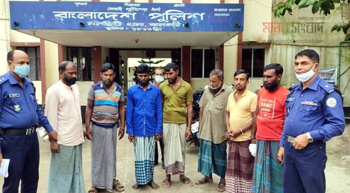 নলছিটিতে চোরাই গরু বোঝাই ট্রলারসহ ৭ চোর আটক