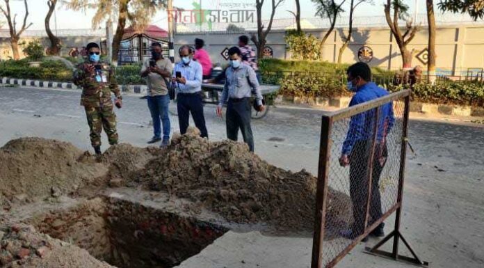 অনুমতি ছাড়া সড়ক কাটায় ওয়াসার মালামাল জব্দ