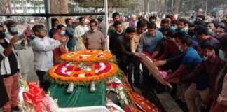 শহীদ মিনারে সৈয়দ আবুল মকসুদকে সর্বস্তরের শ্রদ্ধা