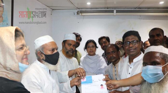 সিংড়ায় নারী-পুরুষ কর্মী সমর্থক নিয়ে মনোনয়ন জমা দিলেন চেয়ারম্যান প্রার্থী রবি
