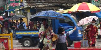 টানা বৃষ্টিতে রাজধানীবাসী ভোগান্তিতে