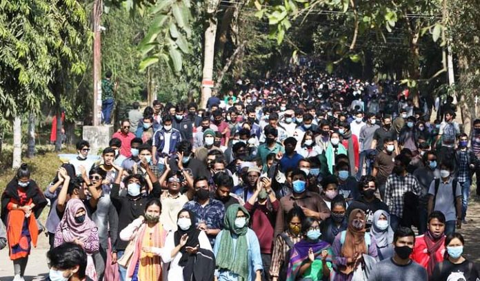 শাবিপ্রবিতে বিক্ষোভ, একাধিক ভবনে তালা